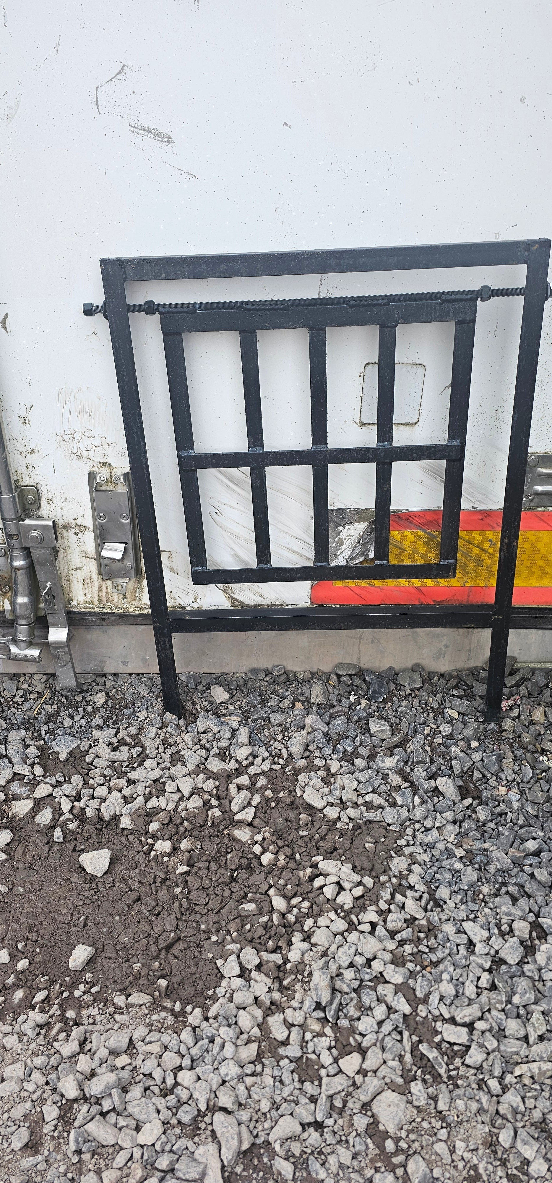 600 x 800 Boar Gate
