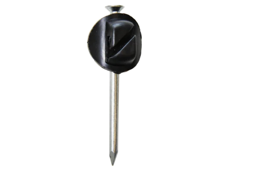 Nail insulator for polywire and wire (100)